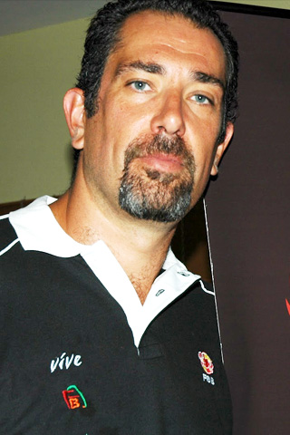 Red Klotz, no ha sido siempre un perdedor. Jugaba como guardia con los Baltimore Bullets cuando ganaron el título de la NBA en 1948