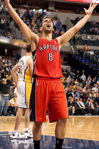 El base extremeño lidera a los Raptors en la quinta victoria consecutiva y gana números en la pelea por la titularidad