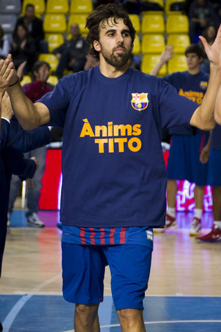 Víctor Sada, igual que sus compañeros del Barça Regal, con una camiseta de apoyo a Tito Vilanova