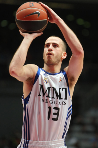 Sergio Rodríguez ha afirmado que en este tipo de partidos “no hay favoritos, por mucha distancia que separe a ambos equipos en la clasificación”